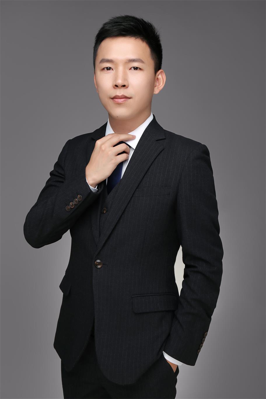 赖平 视觉与舞美负责人